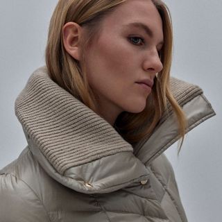 Nové siluety, čistý design a dokonalá rovnováha mezi funkčností a stylem. ✨ Krátké i dlouhé střihy, výrazné límce nebo...