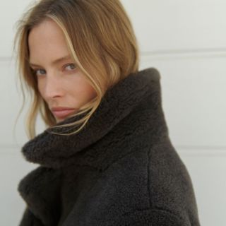 Teddy kabáty a hebká kožešina jsou hitem sezóny. Příjemné na dotek, pohodlné na nošení a přitom maximálně stylové. ✨...