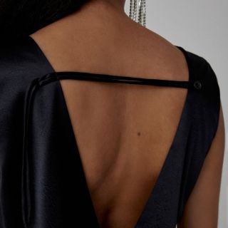 Sváteční období večírků je tady. ✨ Lesk, rafinované detaily a kousky, ve kterých se budete cítit výjimečně. Od flitrové...