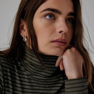 Elegantní vrstvení v odstínech khaki. Nadčasové kousky, které spojují komfort, styl a sebevědomí v jednom looku. #OOTD...